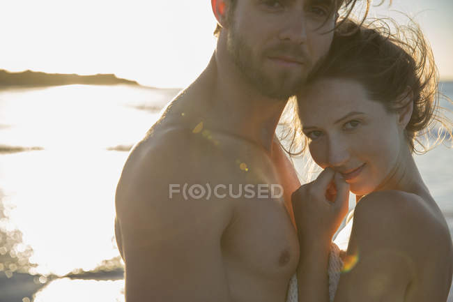 Portrait of young couple on beach — Stock Photo