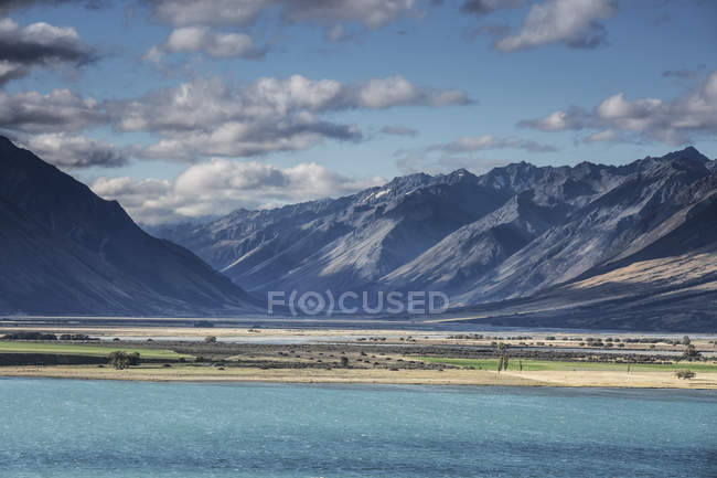 Vistas panorámicas de las montañas y el Lago Ohau, Isla Sur Nueva Zelanda - foto de stock