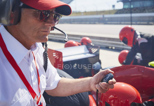 Manager con cronometro formula uno pit stop sessione di prove — Foto stock
