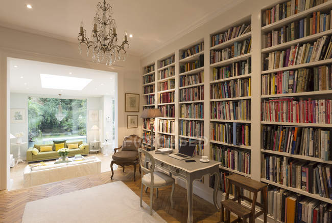Books on bookshelves in luxury home showcase interior library — Stock Photo