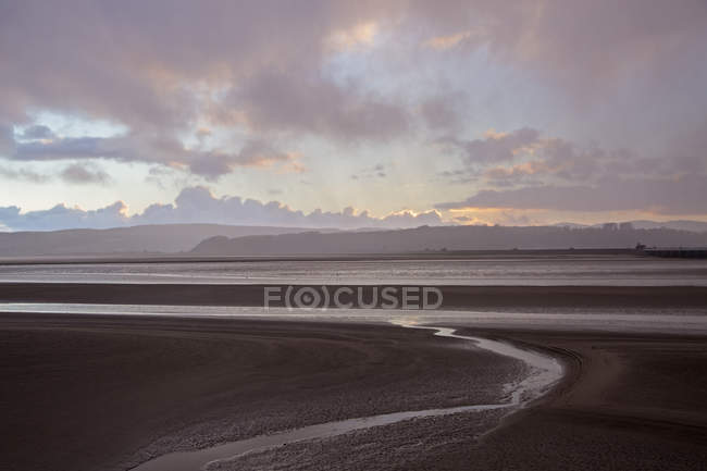 Спокійна захід сонця Лиман подання, Arnside велика, Велика Британія — стокове фото