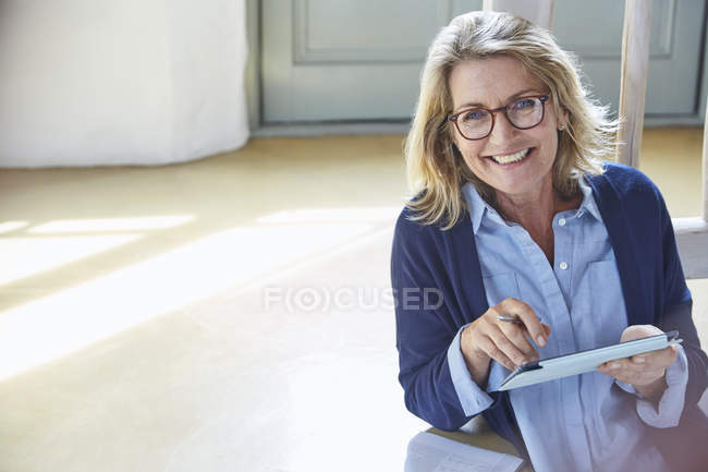 Portrait smiling senior woman using digital tablet — Stock Photo