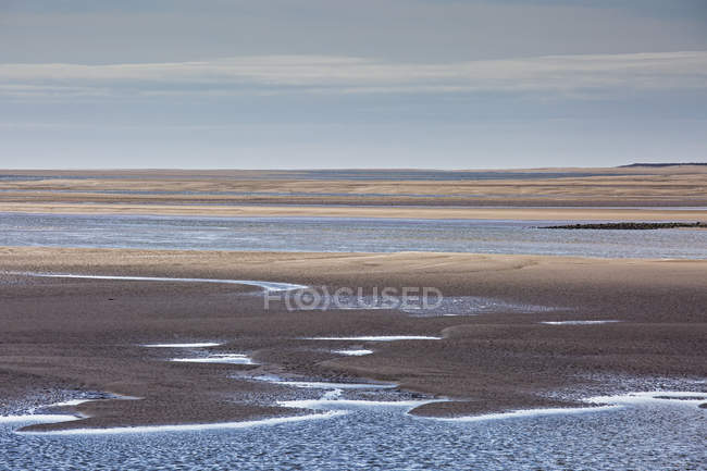 Tranquille baie de sable, Morecambe Bay, Royaume-Uni — Photo de stock