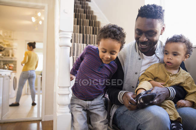 African american father with kids on stairs — Stock Photo