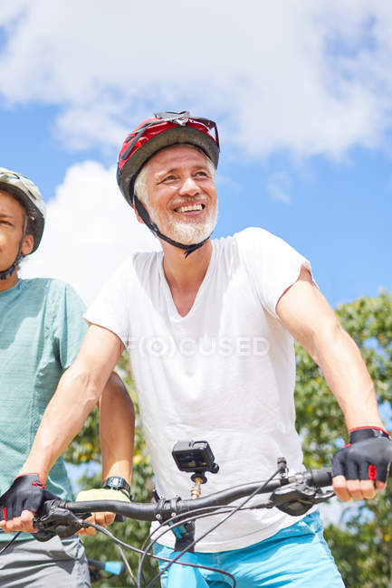 Portrait confident mature man mountain biking — Stock Photo