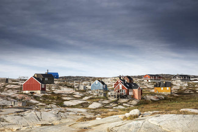 Craggy, remoto, vibrante vila piscatória, Kalaallisut, Groenlândia — Fotografia de Stock