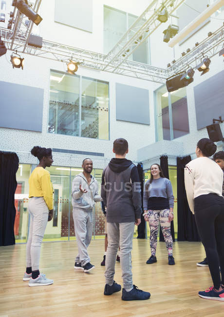 Teenage students listening to male instructor in dance class studio — Stock Photo