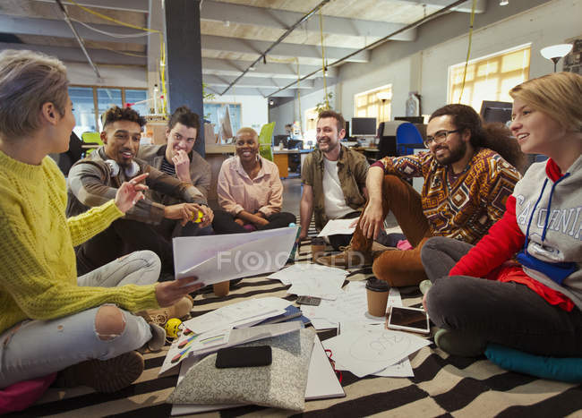 Creative business team meeting, brainstorming in circle on floor — Stock Photo