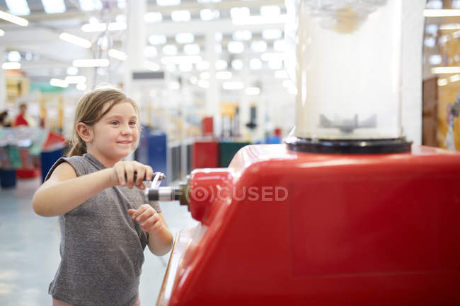 Girl playing with interactive exhibit in science center — Stock Photo