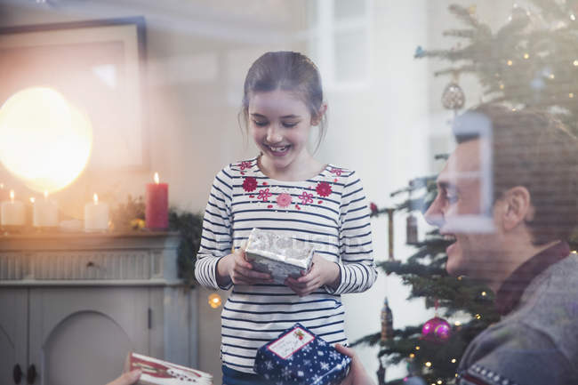 Father and daughter opening Christmas gifts — Stock Photo