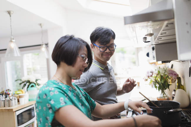 Couple cooking at kitchen stove — Stock Photo