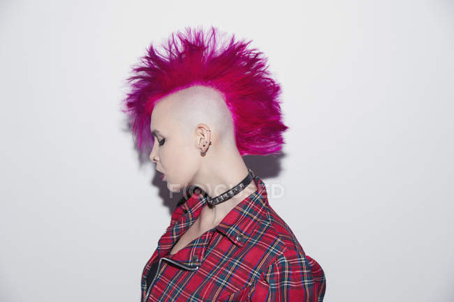 Portrait confident young woman with pink mohawk — Stock Photo