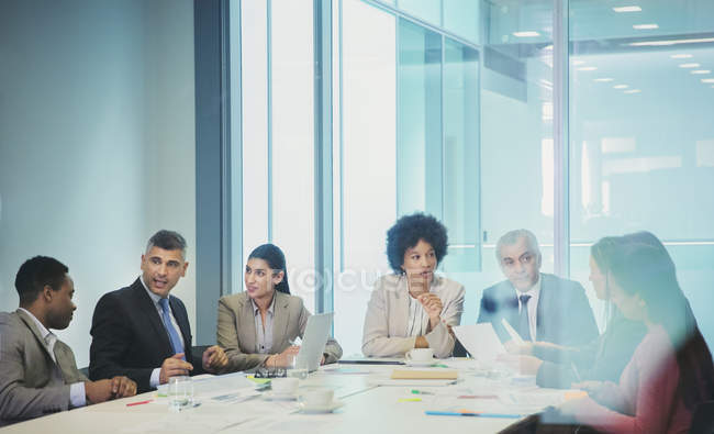 Planejamento de pessoas de negócios em reunião de sala de conferência — Fotografia de Stock