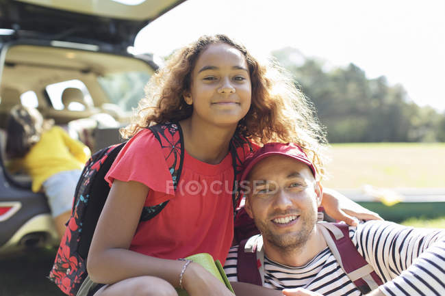 Retrato feliz pai e filha — Fotografia de Stock
