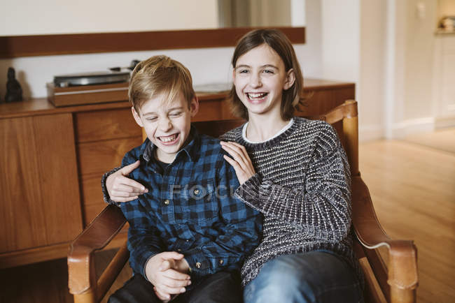 Portrait laughing tween brother and sister — Stock Photo