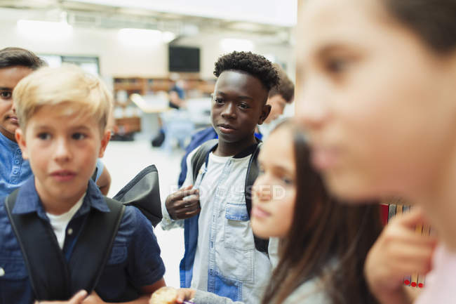 Junior high students in library — Stock Photo