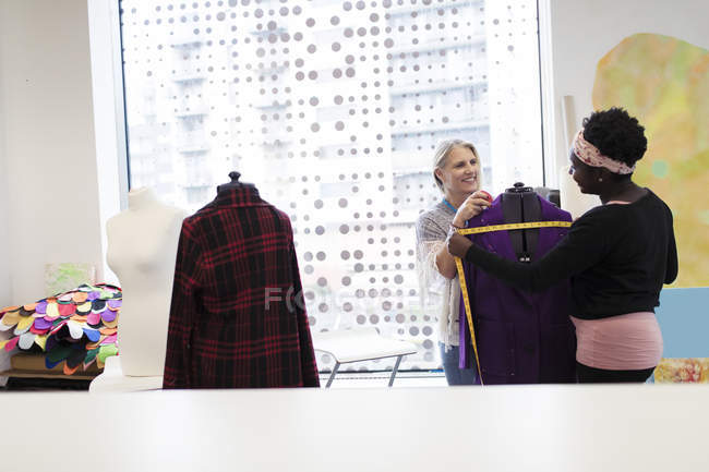Fashion designers working in studio — Stock Photo