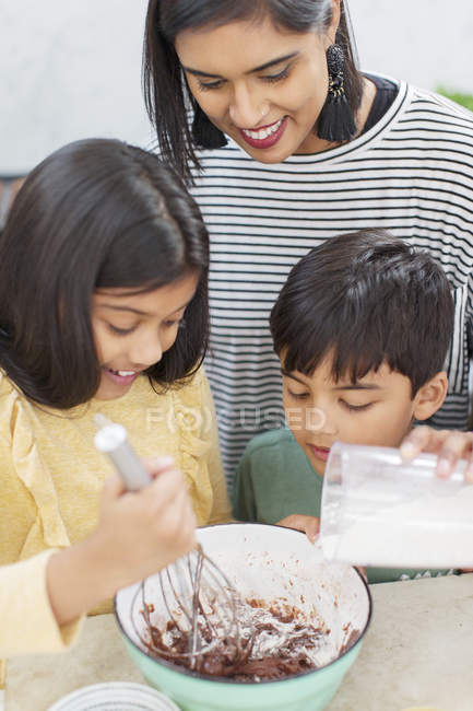 Mother and children baking — Stock Photo