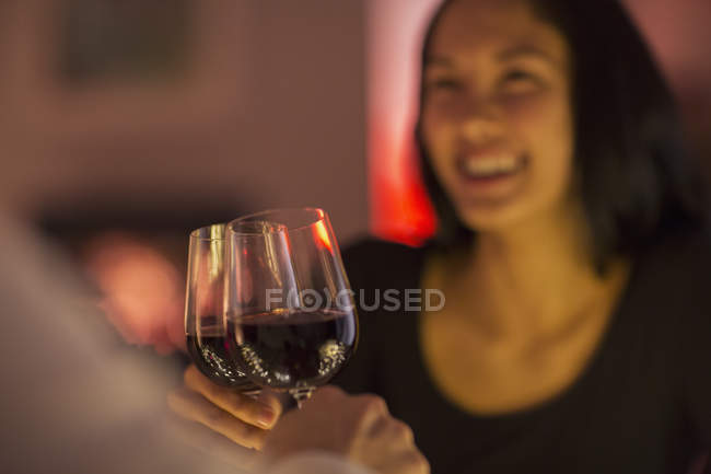 Couple toasting wine glasses — Stock Photo