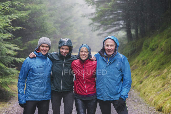 Family hiking in woods — Stock Photo