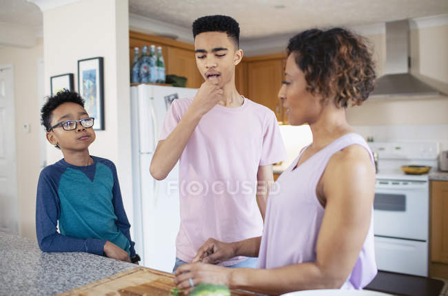 Mother and sons cooking in kitchen — Stock Photo