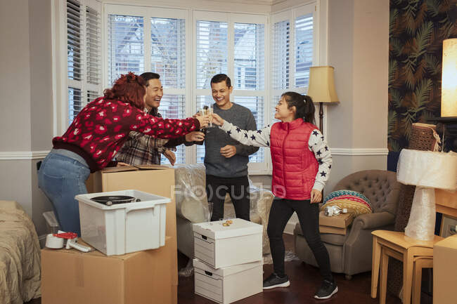 Happy friends taking a break from moving, celebrating with champagne — Stock Photo