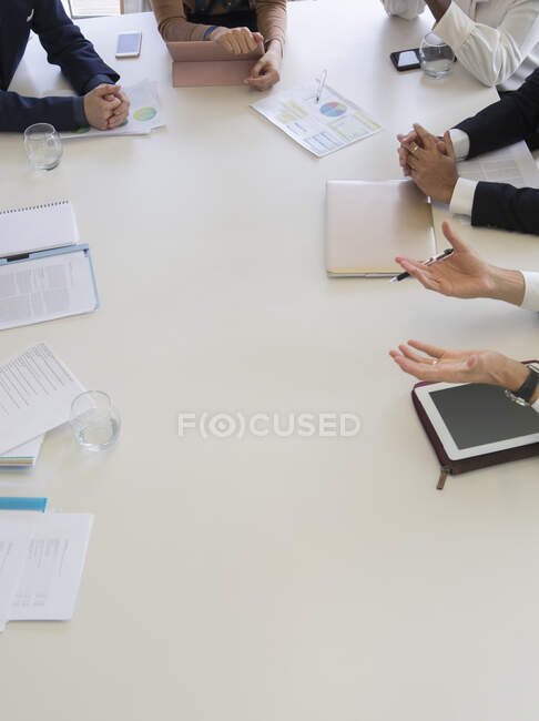 Empresários em reunião na sala de conferências — Fotografia de Stock