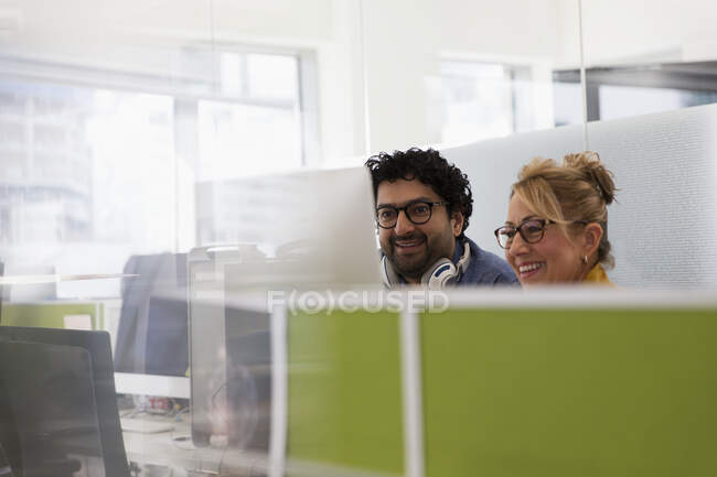 Business people meeting at computer in office — Stock Photo