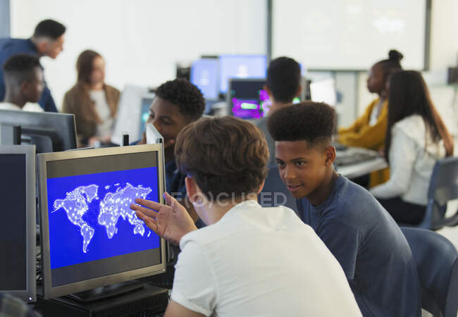 Junior high boy students using computer in computer lab — Stock Photo