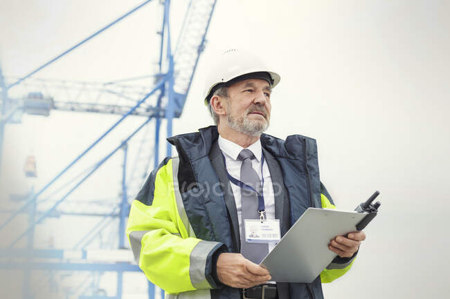 Dock manager with clipboard at shipyard — Stock Photo
