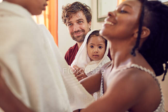 Parents drying daughters off  after bath — Stock Photo