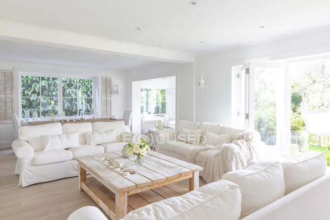 White home showcase living room — Stock Photo