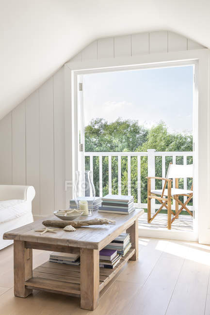 Home showcase a-frame attic open to sunny summer patio — Stock Photo