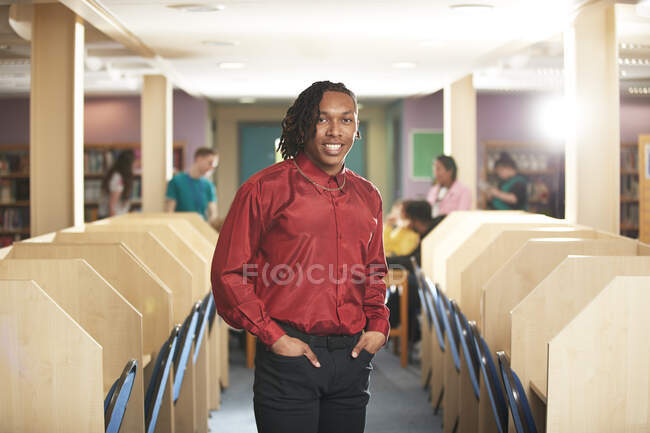 Portrait confident young male college student in computer lab — Stock Photo