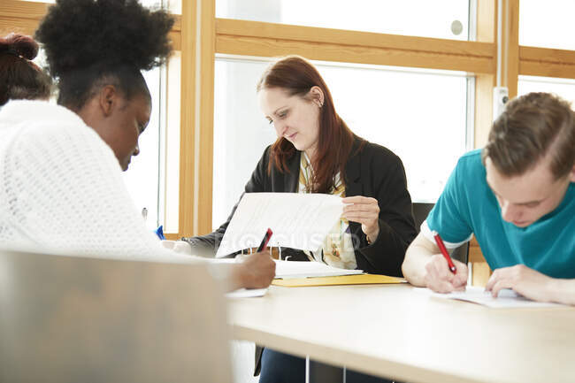 Dedicated college students studying in classroom — Stock Photo