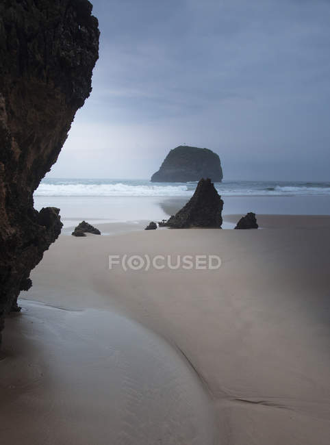 Rocks on tranquil ocean beach Borizo Beach Asturias Spain — Stock Photo
