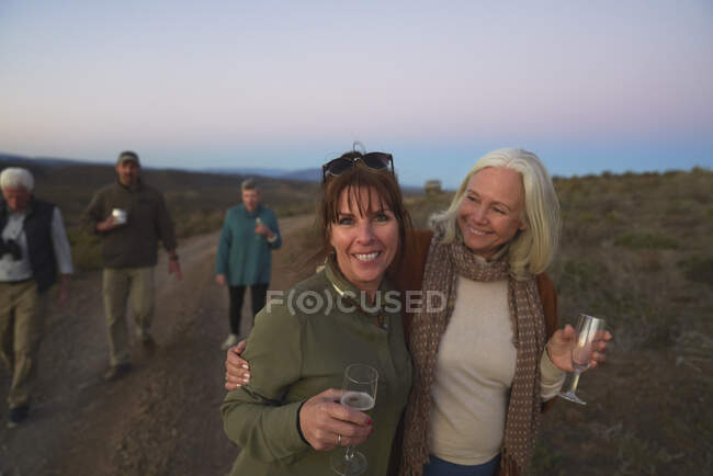 Portrait happy mature women on safari drinking champagne — Stock Photo