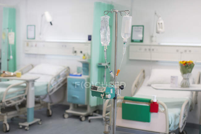 IV drips and medical equipment in vacant hospital ward — Stock Photo