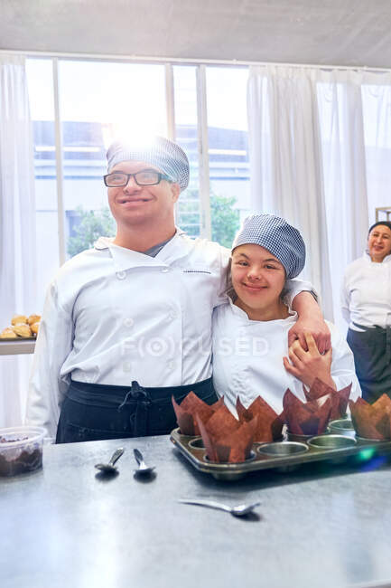 Portrait happy young students with Down Syndrome in baking class — Stock Photo