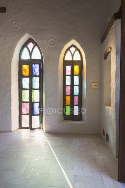 Casa vitrine interior vitrais janelas da igreja — Fotografia de Stock