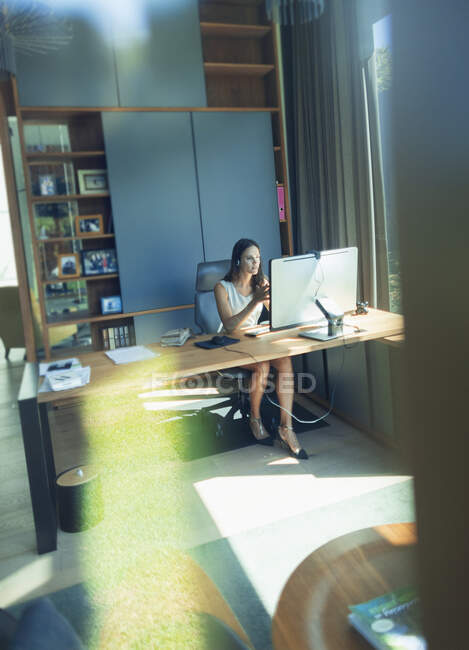 Businesswoman working at computer in home office — Stock Photo