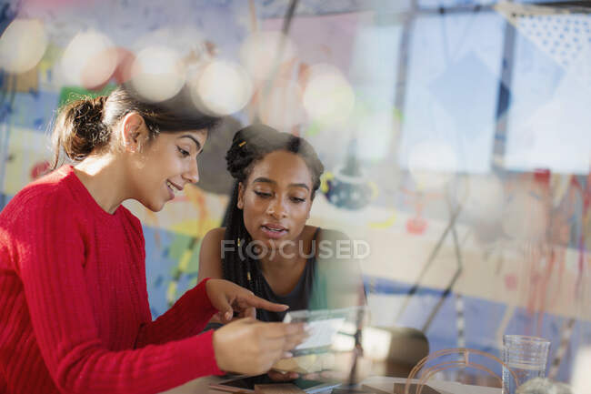 Female engineers examining prototype — Stock Photo