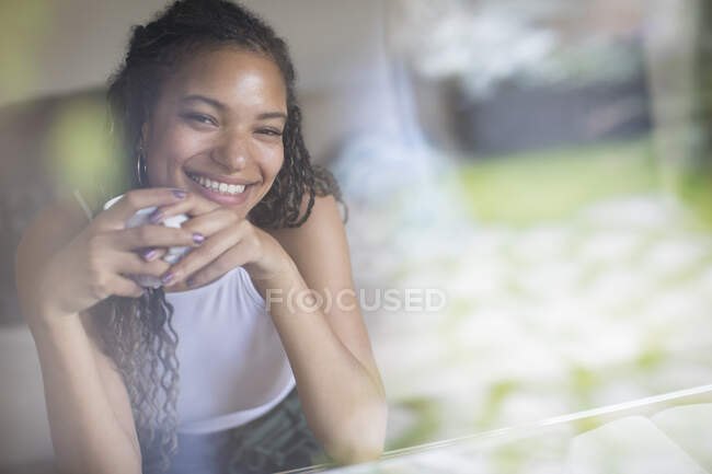 Portrait happy carefree young woman drinking tea — Stock Photo
