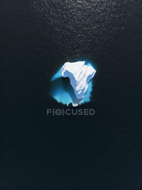 Luftbild schmelzender polarer Eisberg Grönland — Stockfoto