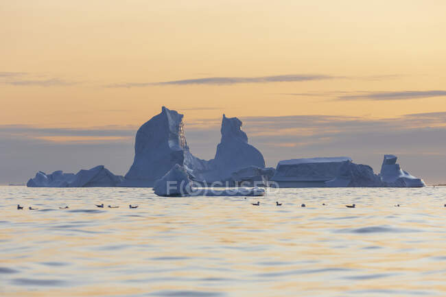 Majestic iceberg formations over sunset Atlantic Ocean Greenland — Stock Photo