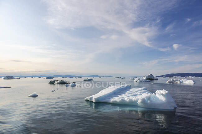 Polar ice melting on sunny Atlantic Ocean Greenland — Stock Photo