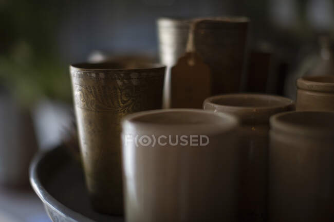 Close up ceramic and copper candleholders on display — Stock Photo