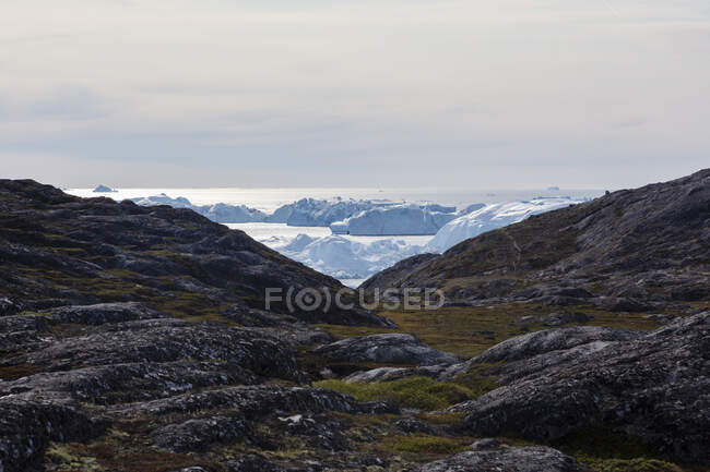 Rocky landscape overlooking icebergs Disko Bay West Greenland — Stock Photo