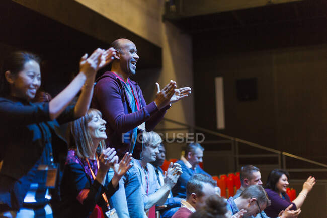 Enthusiastic audience clapping and cheering — Stock Photo