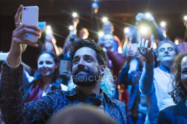 Audience using smart phone flashlights — Stock Photo